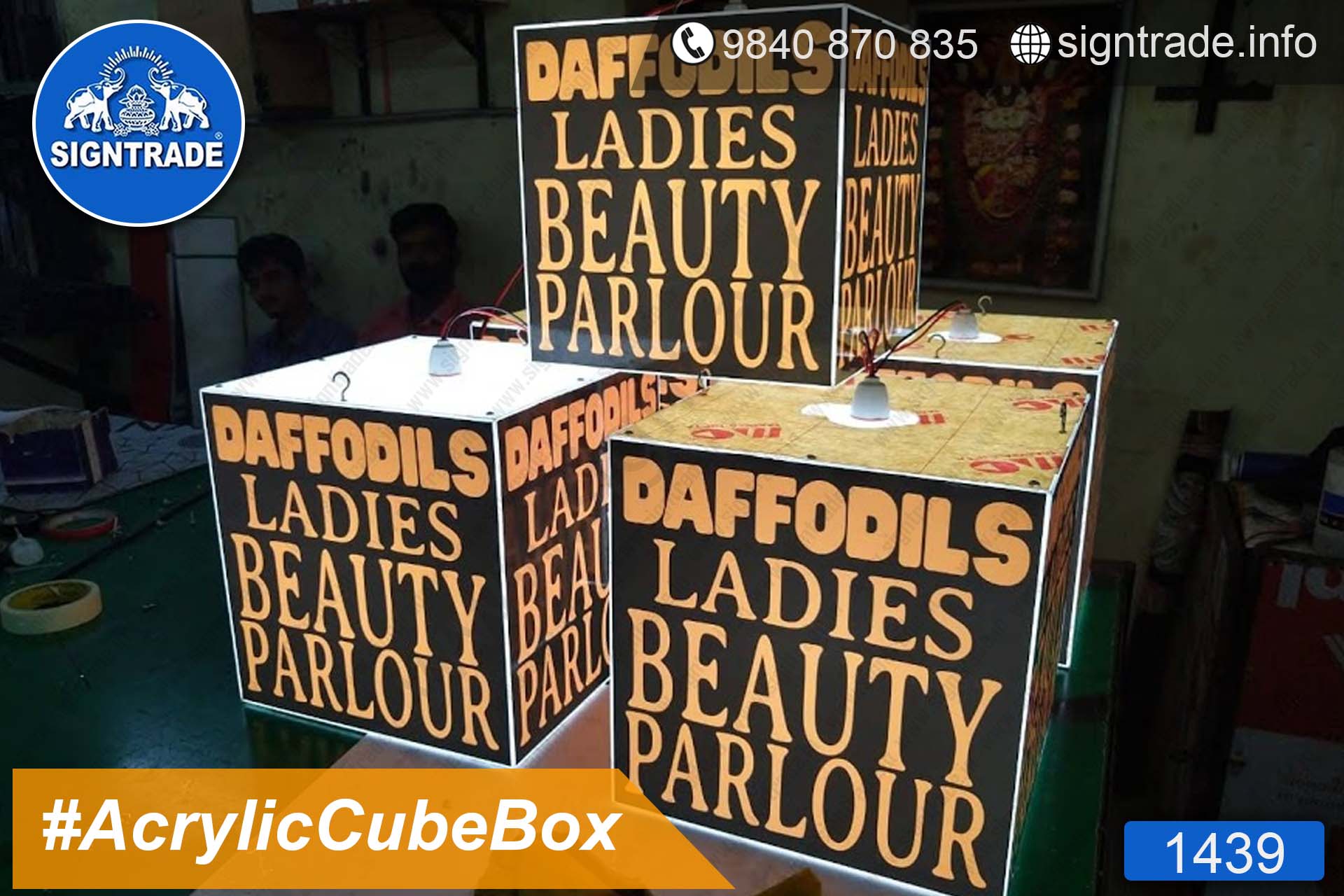 1439, Daffodils Ladies Beauty Parlour - Acrylic Cube Box